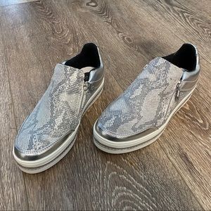 NWOT Guess Snake Slip Ons 7.5